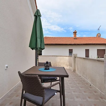 & Tanja 1552 Guest house