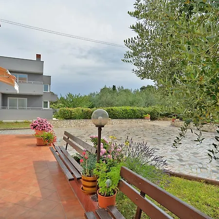 Guest house & Tanja 1552