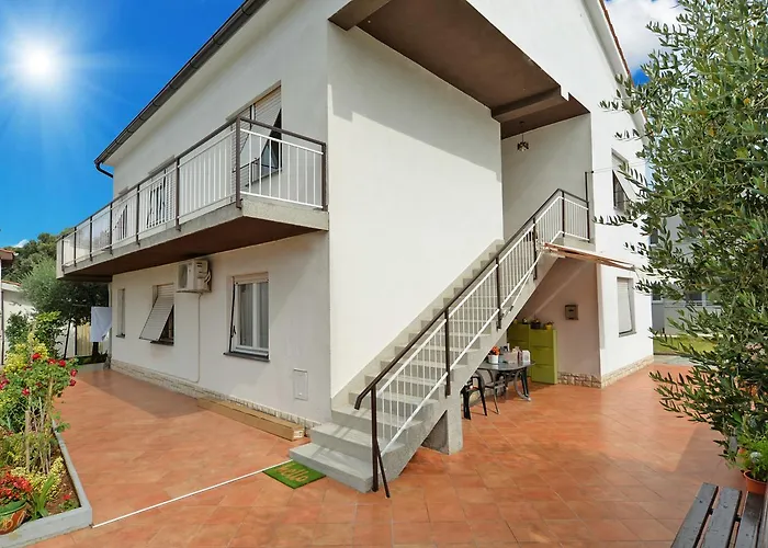 게스트하우스 & Tanja 1552 풀라