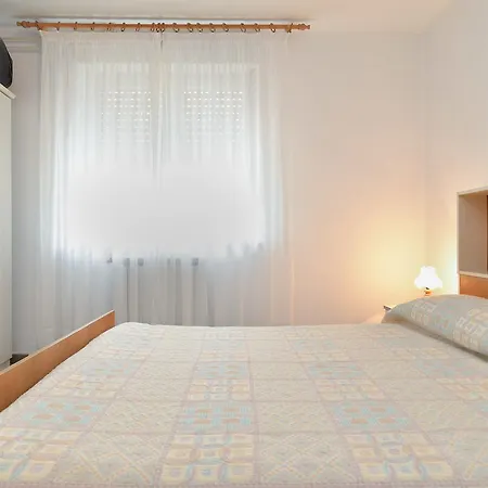 & Tanja 1552 بولا